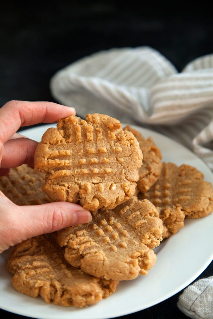 A plate of peanut butter cookies.