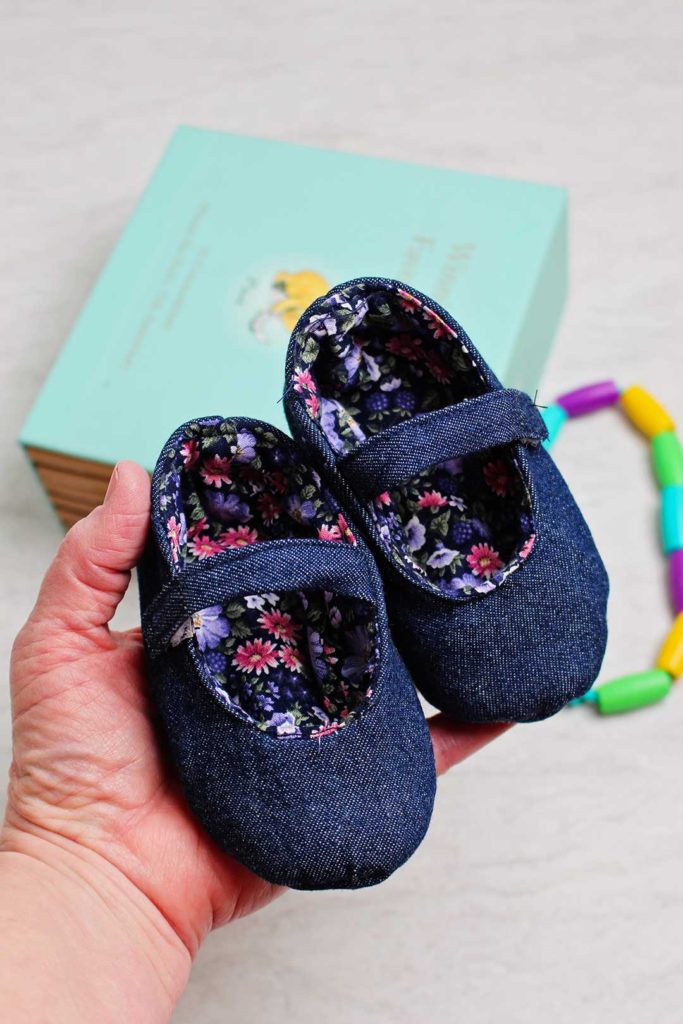 https://welcometonanas.com/wp-content/uploads/2021/03/Welcome-to-Nanas-Free-Baby-Shoes-Sewing-Pattern-Tutorial-Sewing-Machine-Fabric-DIY-1-1-683x1024.jpg