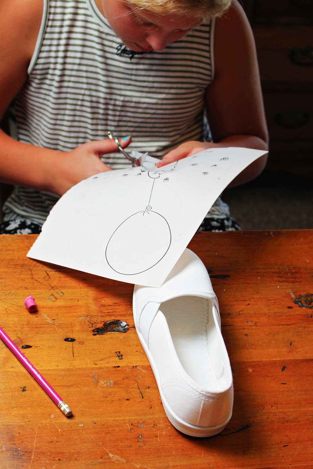 How to: Paint White Canvas Shoes