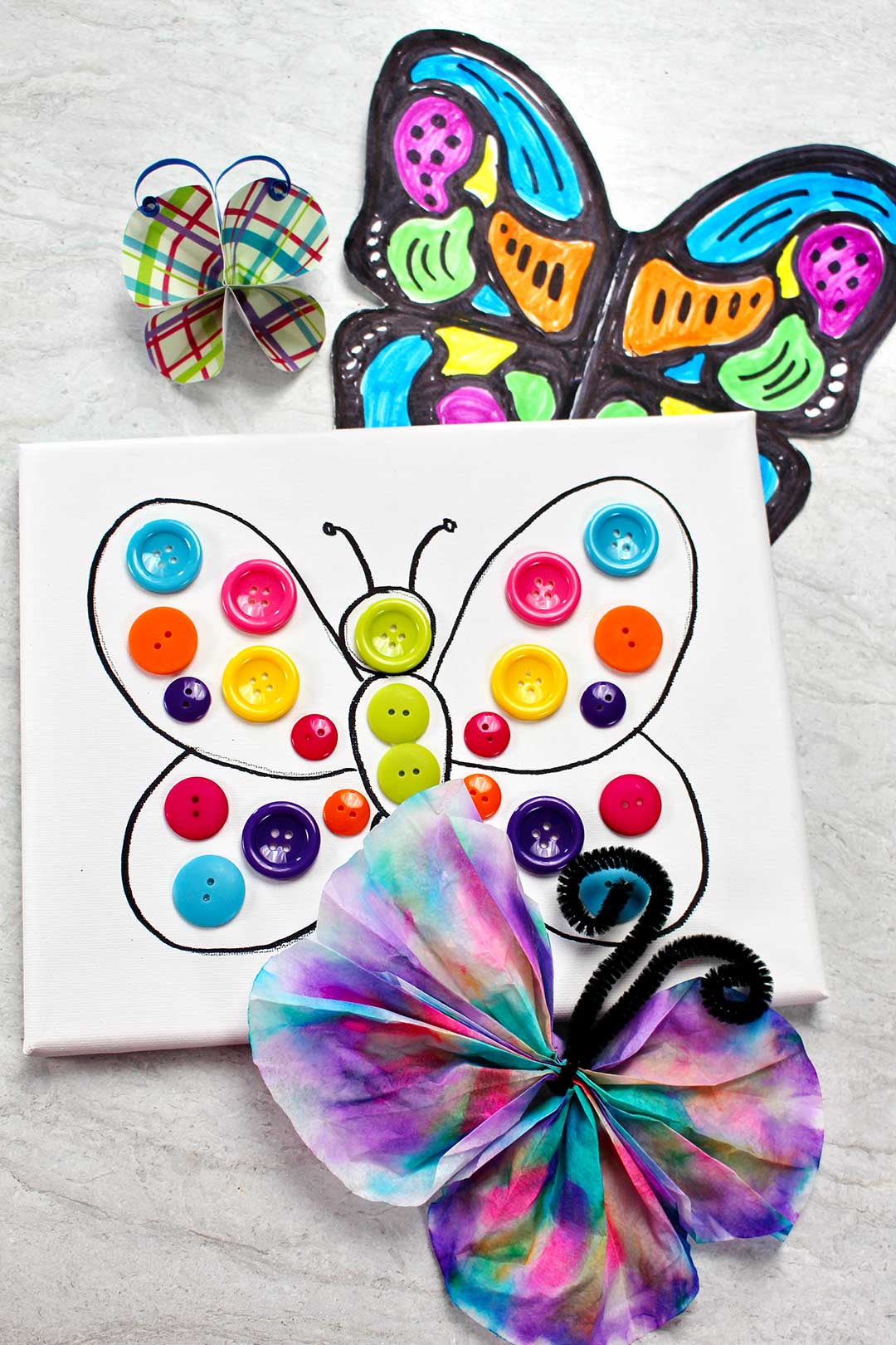 Divers bricolages de papillons colorés présentés sur welcometonanas.com