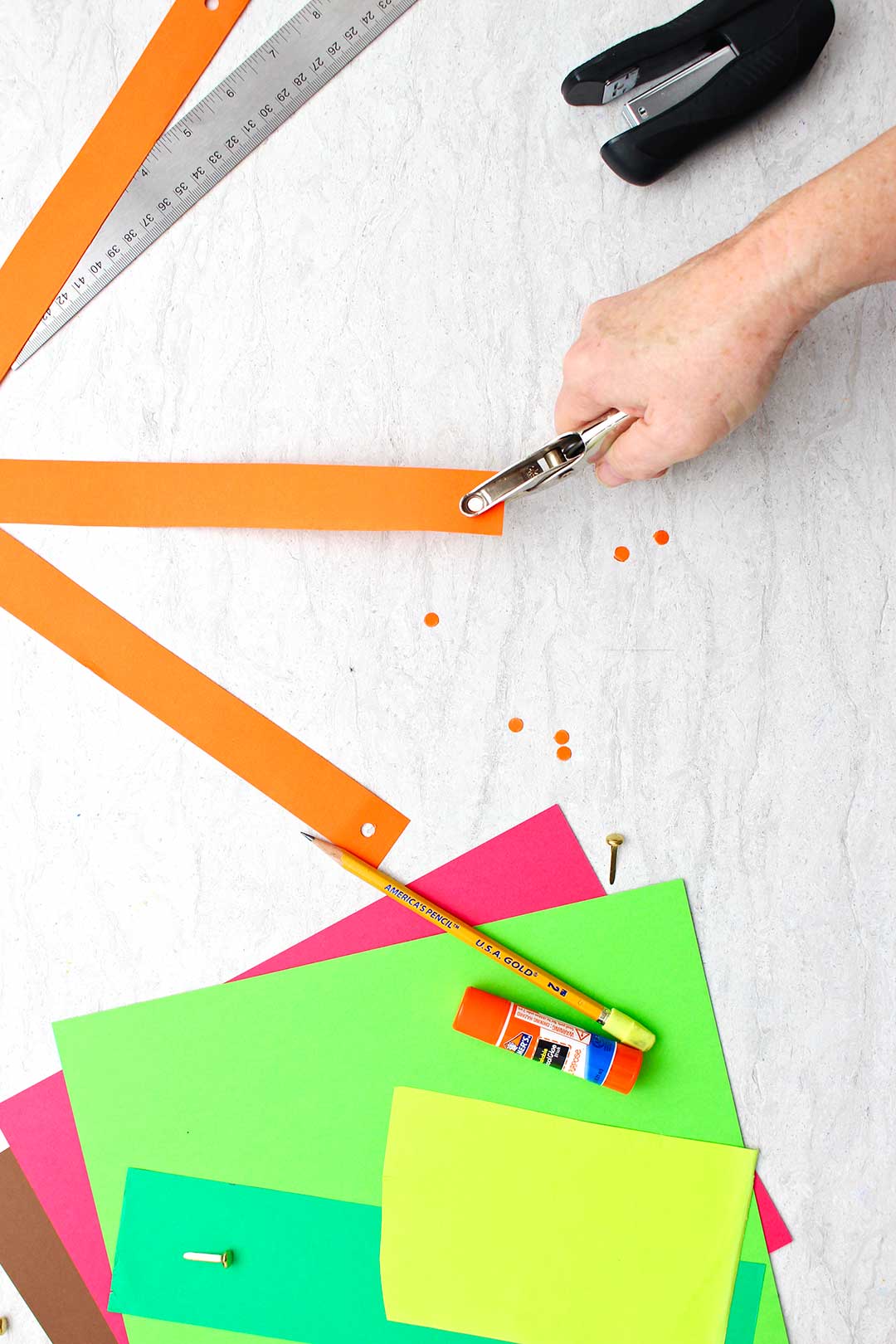 DIY: Make a 3-D Paper Punch Tag - Paper and Stitch