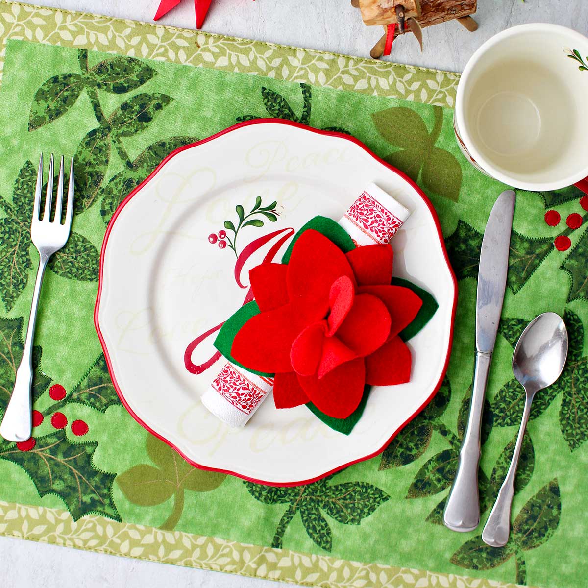 19 Festive Christmas Napkin Ideas to Upgrade Your Holiday Table