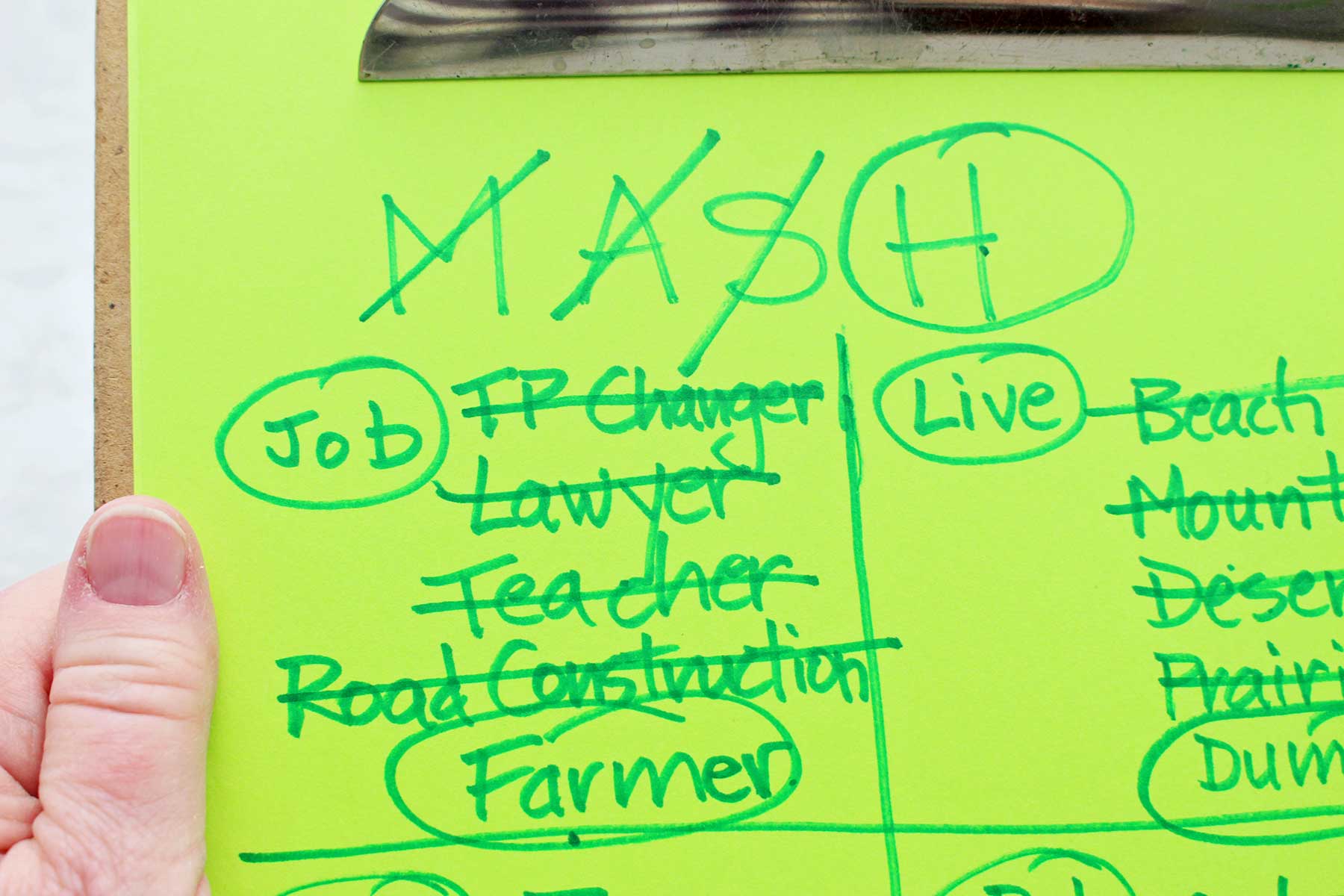 MASH game with "Job" and "Live" categories on the top.